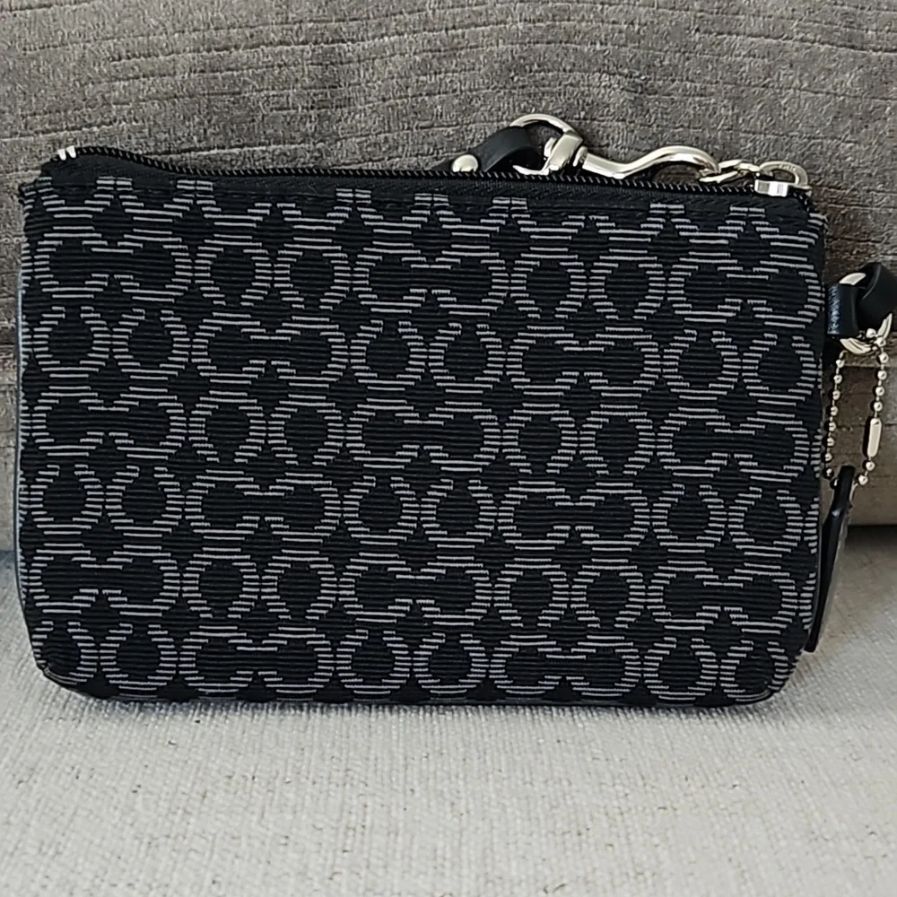 Coach wristlet - Picture 2 of 9